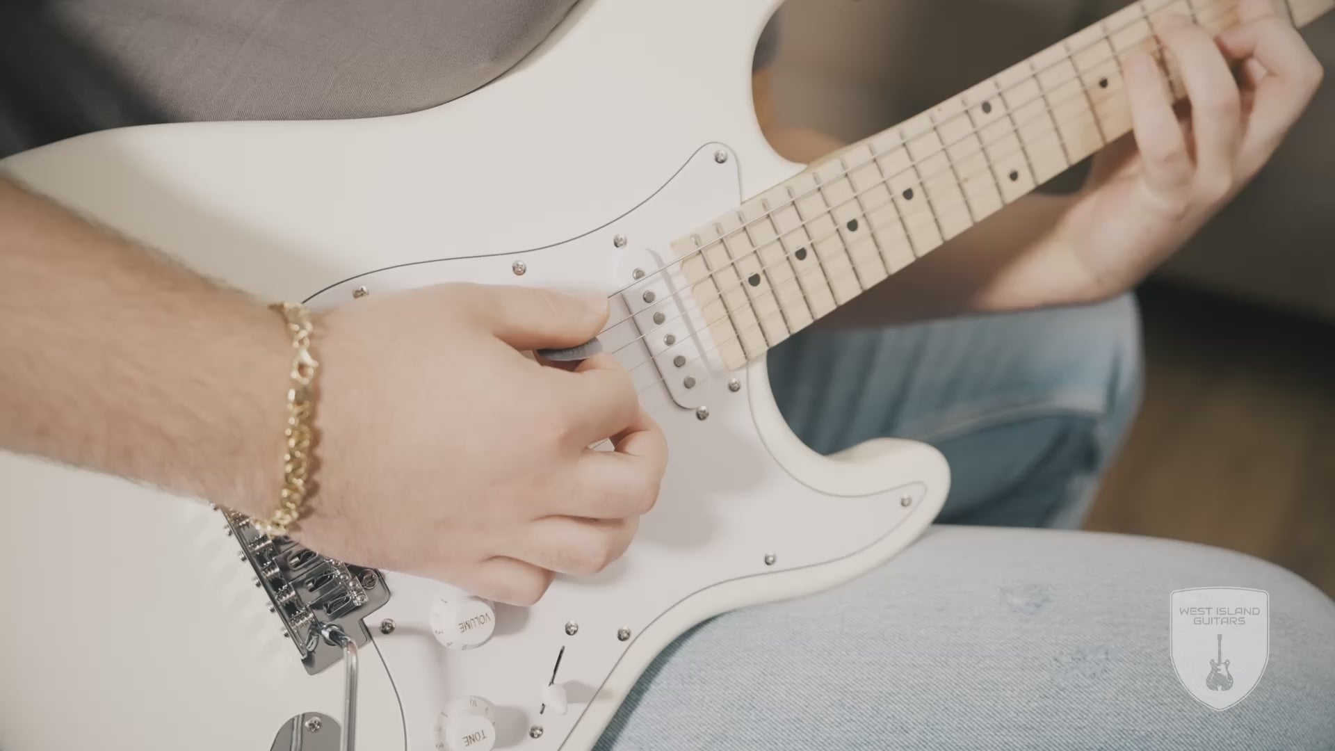 Load video: ST-02 - Electric Guitar